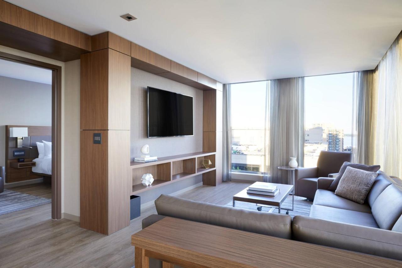 Ac Hotel By Marriott Madison Downtown Экстерьер фото