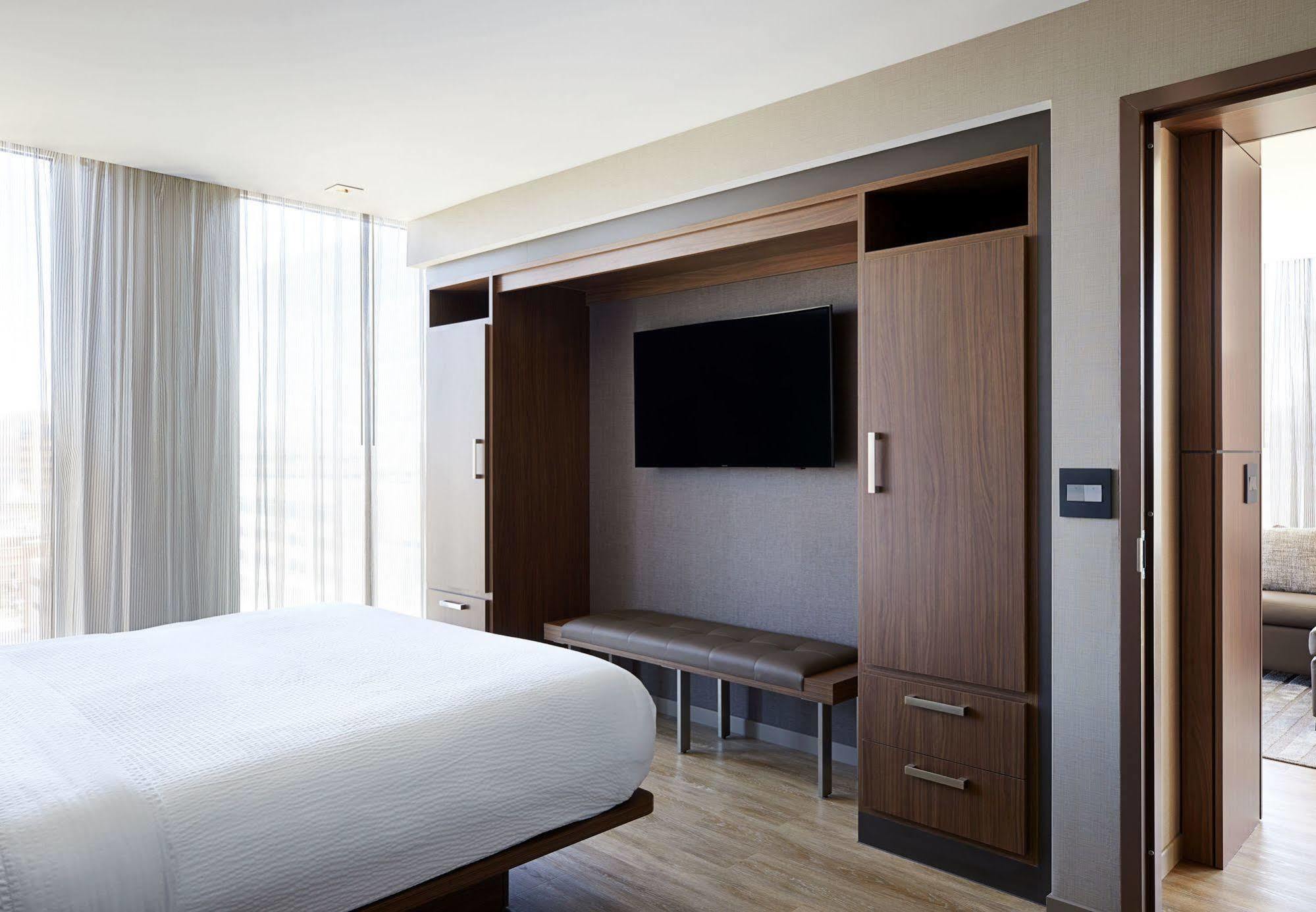 Ac Hotel By Marriott Madison Downtown Экстерьер фото